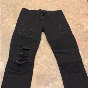 Black Men’s Distressed Jeans Size 32